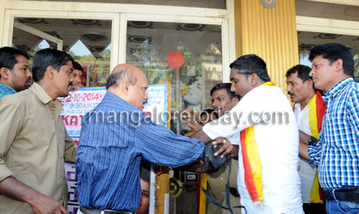 Karnataka Rakshana Vedike protest in Mangalore